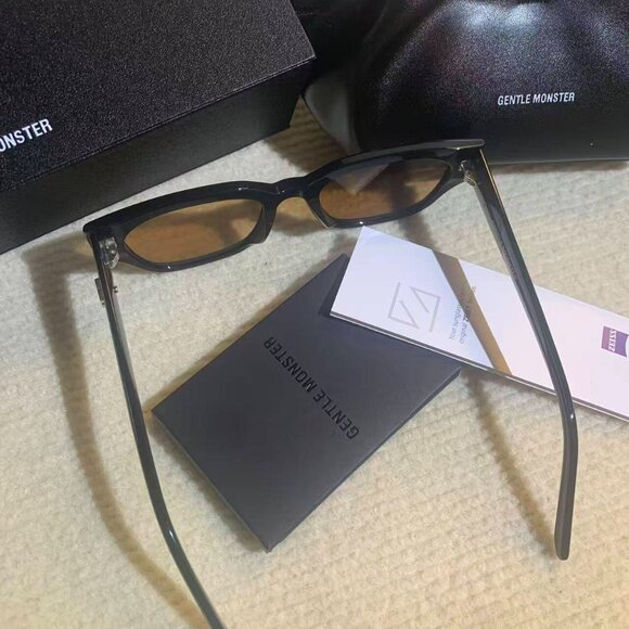 Gentle Monster NABI Black & Brown Viral Sunglasses main image 4